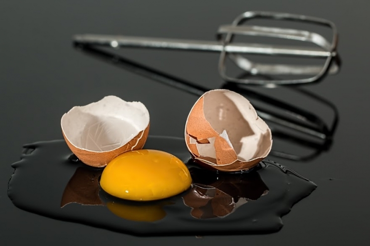 Telur banyak mengandung mineral dan vitamin yang baik untuk kesehatan rambut. 