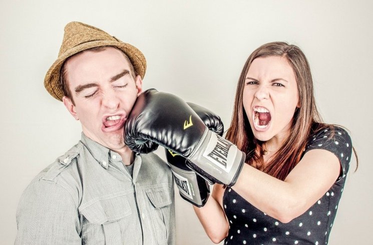 Ilustrasi pasangan sedang konflik, bertengkar dan tidak harmonis. (Pixabay)