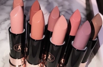 Tiga Lipstick Nude Merk Lokal Ini Bisa Jadi Referensi Kamu