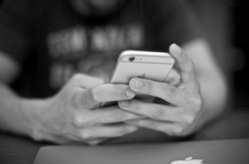 Viral Chat Pria Minta Jam Mahal ke Pacar, Warganet Emosi: Hempaskan!