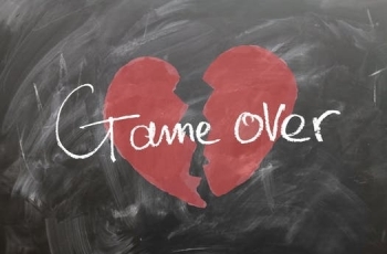 Disakiti Mantan? Ikuti Tips Ini Agar Cepat Move On!