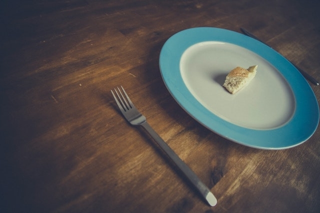 Ilustrasi makan terlalu sedikit saat diet / pexels.com