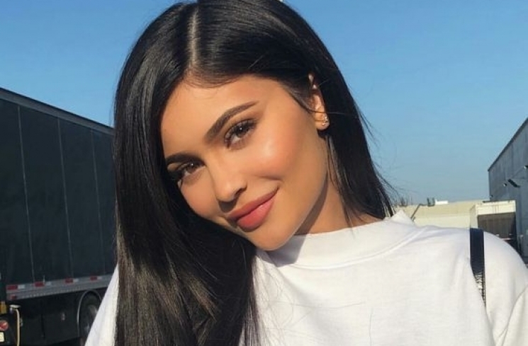 Tutorial Makeup 34 Langkah ala Kylie Jenner