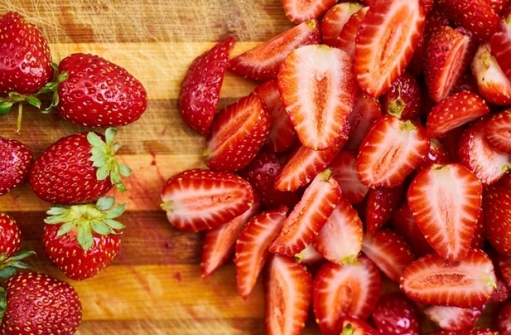 Ilustrasi buah strawberry / Pixabay.com