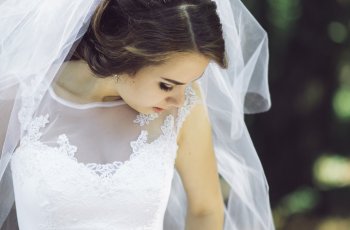 Berani Tampil Beda, Inilah 5 Gaun Pernikahan Anti Mainstream