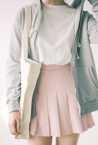 hoodie dan rok pendek/pinterest.com