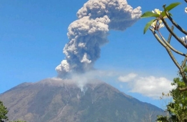 Gunung Agung Meletus, Waspada Bahaya Debu Vulkanik Bagi Kesehatan