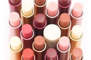 Bye Bibir Hitam, Ini Rekomendasi 3 Lip Balm Favorit dengan SPF