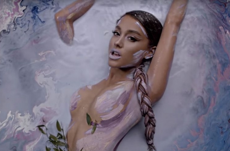 Ariana Grande dan Lush Bakal Rilis Bath Bomb God is a Woman