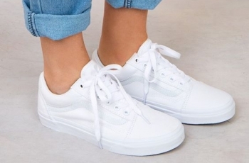 4 Alasan Mengapa Kamu Wajib mempunyai Sneakers Putih