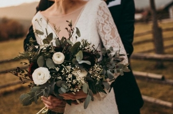 5 Referensi Bentuk Buket Bunga Pernikahan
