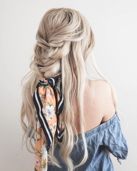 Pemakaian scarf untuk rambut. (Pinterest)