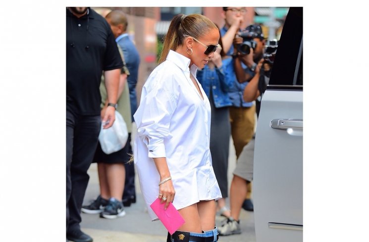 Boots Jennifer Lopez. (Instagram/@versace)