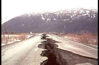 4 Cara Atasi Trauma Gempa Bumi