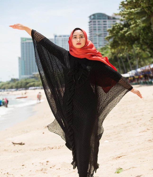 Nurul Shamsul, hijabers cantik yang mengikuti Miss Universe New Zealand 2018. (Instagram/@nurulzbshamsul)