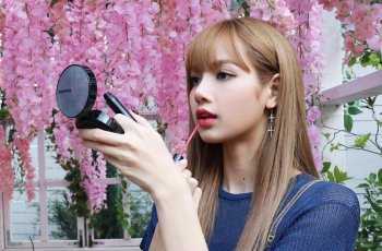 Mau Poni Tetap Kece dan Anti Badai ala Lisa BLACKPINK? Begini Caranya