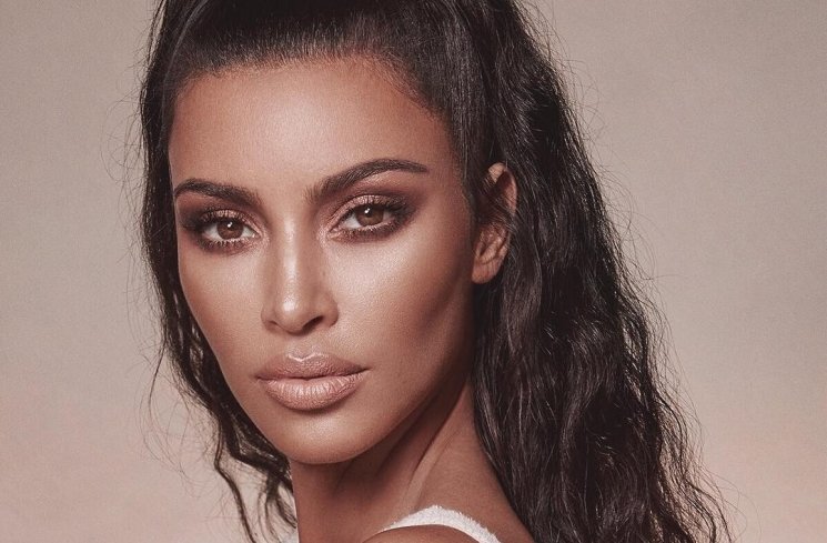 Kim Kardashian Ternyata Sering Tidur Pakai Makeup