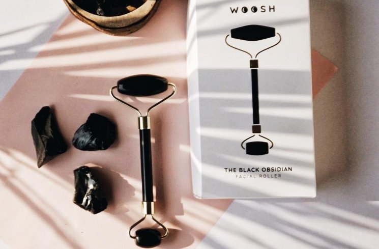 Woosh - The Black Obsidian Facial Roller. (Instagram/@woosh_id)
