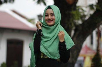 Stylish dan Modest, 5 Busana Muslim Terfavorit Saat Ini