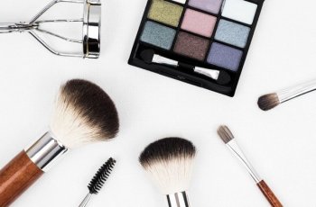 Terjawab, Seberapa Sering Kita Harus Membersihkan Kuas Makeup?
