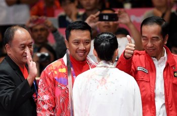 Ini Gaya Jokowi Pakai Jaket Lokal di Asian Games 2018