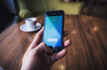 Kumpulan Cuitan Kocak tentang Sambat, Netizen: Ngeluh Mulu Nggak Bersyukur