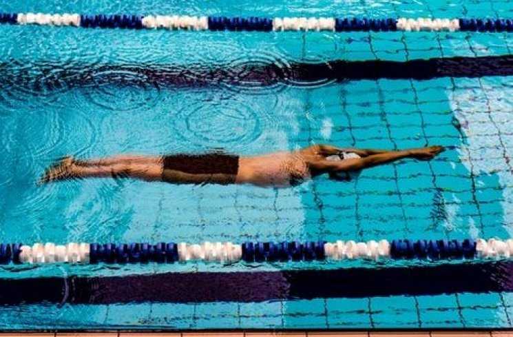Ilustrasi olahraga berenang. (Unsplash)