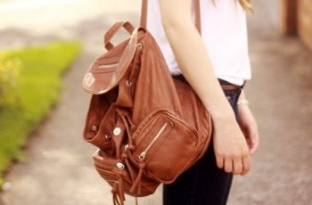Bosan dengan Hand Bag? Intip Inspirasi Ransel Buat Fashion Cewek