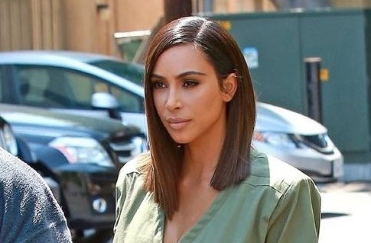 Kim Kardashian dengan rambut glass hair. (Pinterest)