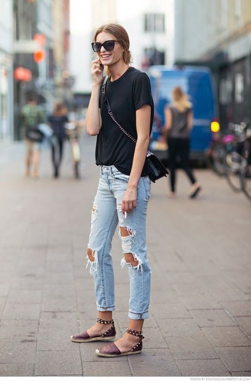 Mix n match celana jeans dilipat. (Pinterest)
