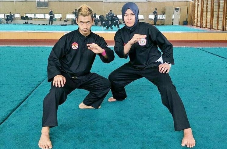 Hanifan Yudani dan Pipiet Kamelia. (instagram/@galeri_pencaksilat)