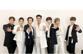 Gaya Busana Super Junior di Closing Ceremony Asian Games 2018