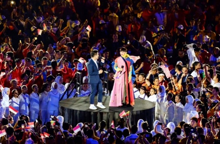 Bams dan Lea Simanjuntak di closing ceremony Asian Games 2018. (Instagram/@bams_1606)