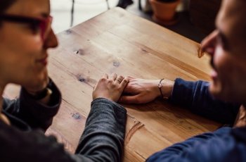 Cara Flirting pada Gebetan Berdasarkan Zodiak, Kamu Termasuk yang Mana?