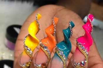 Noodle Nail Art, Cara Unik Bikin Kuku Menyerupai Pasta Fusilli