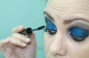 5 Kesalahan Umum dalam Menggunakan Eyeliner