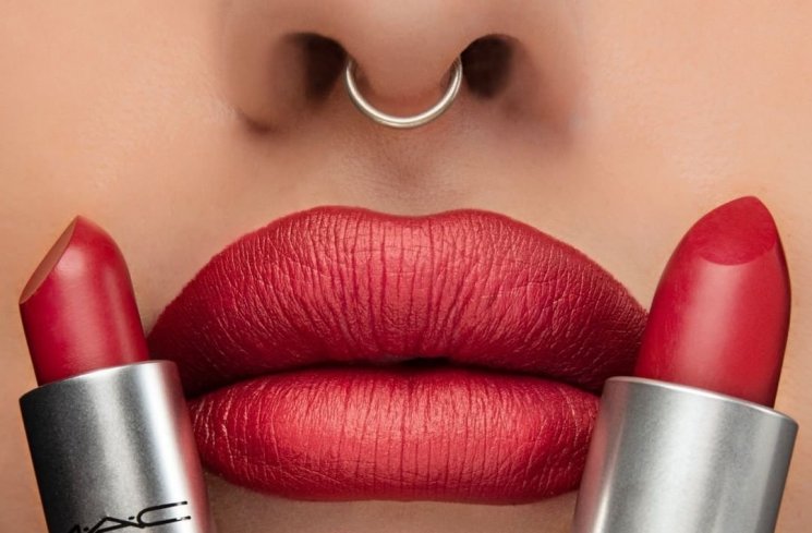Lipstik merah. (Instagram/@maccosmetics)