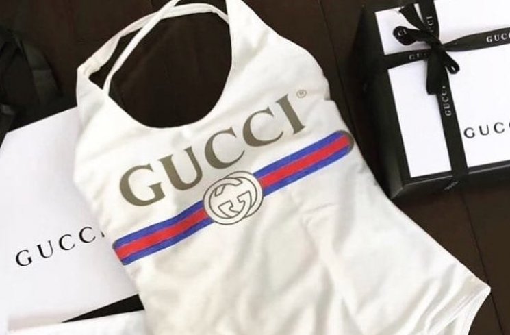 Baju renang Gucci. (Instagram/@ilduomonovara)