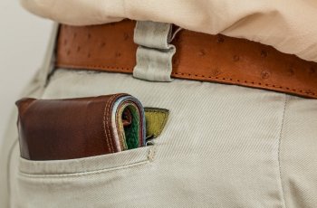 Penasaran Sebenarnya Cowok Kamu Hemat atau Pelit? Cek Tandanya