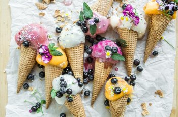 Mirip Es Krim 3 Rasa, Uniknya Tren Kecantikan Ice Cream Cheeks