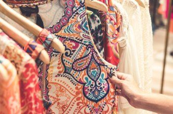 Hari Batik Nasional, 5 Alasan Kamu Harus Bangga Pakai Batik