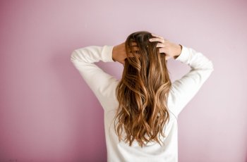 5 Nutrisi Esensial untuk Rambut dan Kuku Indah