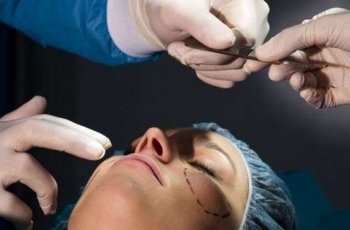 Bikin Ngeri, Hidung Artis Tiongkok Ini Malah Hitam dan Busuk usai Oplas