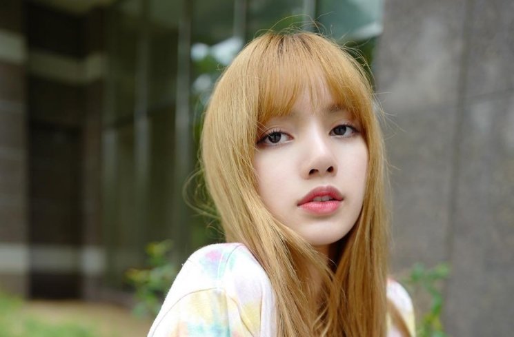 Ditanya Kapan Potong Poni, Begini Jawaban Menggemaskan Lisa BLACKPINK