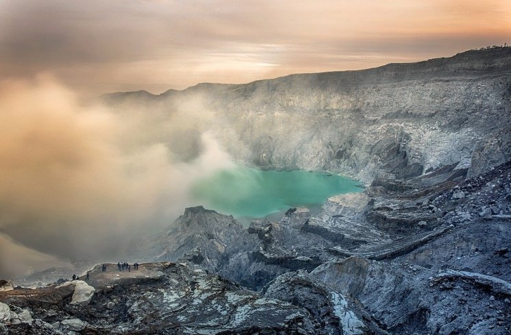 Ilustrasi gunung berapi, tempat belerang banyak ditemukan. (Pixabay)