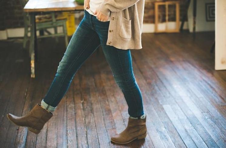 Tips Memakai Skinny Jeans untuk si Tubuh Curvy, Dijamin Tetap Kece!