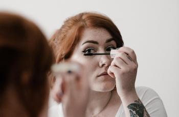 2 Cara Mudah Melentikkan Bulu Mata, Tak Usah Eyelash Extension