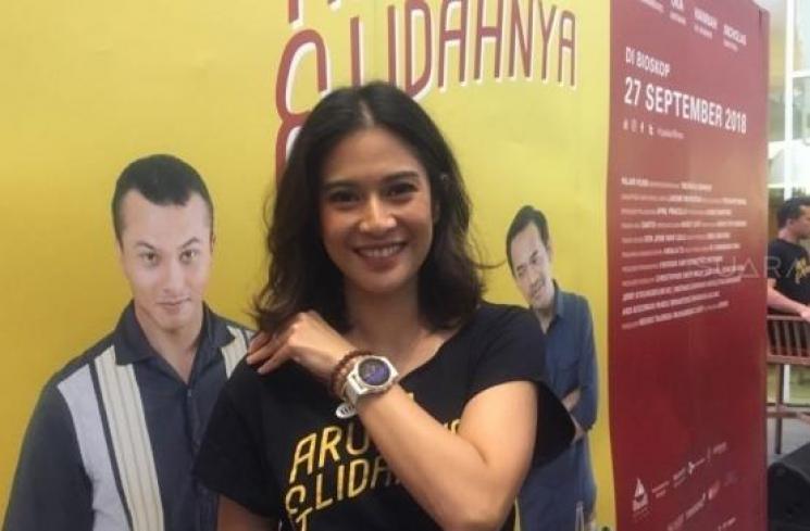 Dian Sastrowardoyo Bawa Tas Kulit Ular Hitam, Segini Harganya