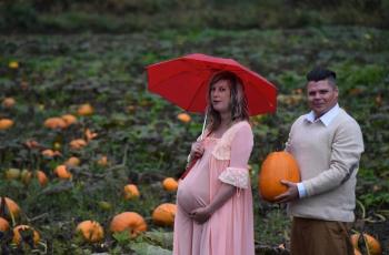 Unik dan Seram, Foto Kehamilan Bertemakan Halloween Ini Viral