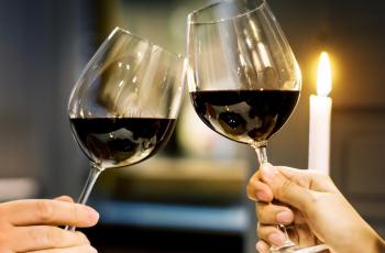 Patah Hati, Wanita Minta Sumbangan untuk Minum Wine